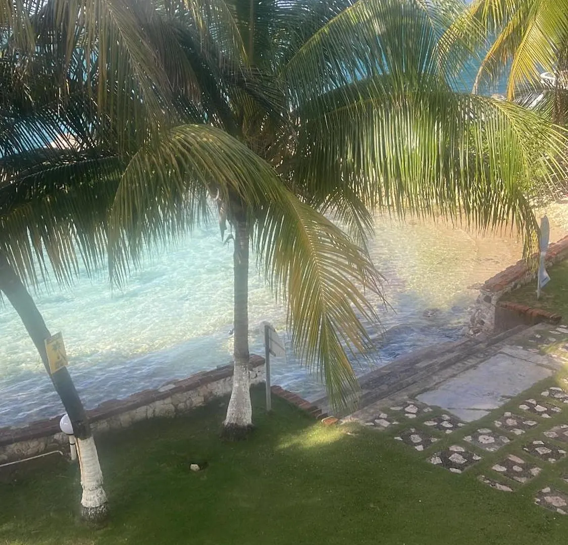 Chrisanns Beach Resort Ocho Rios